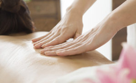 筋膜オイルセラピー施術画像